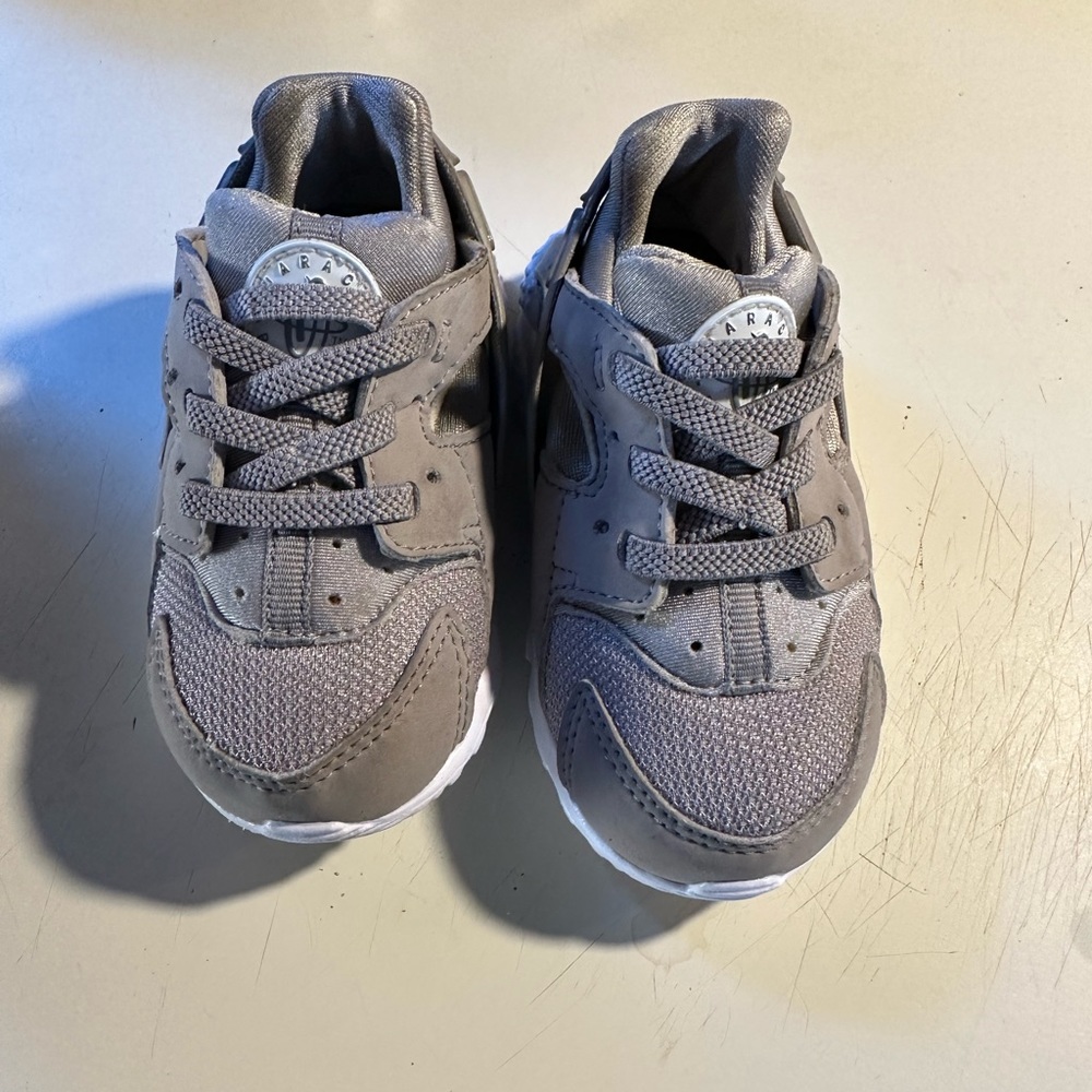 Toddler Nikes never worn size 6C